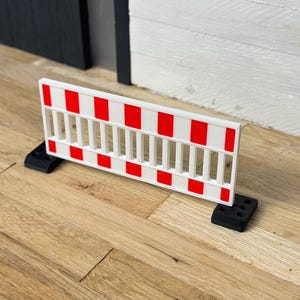 Gnome Construction Site (Guidepost, Stop Sign, Warning Sign, Pylons) - Gnome | Fairy | Decoration | Miniverse | Gnome Accessories 1 x Leitbarke