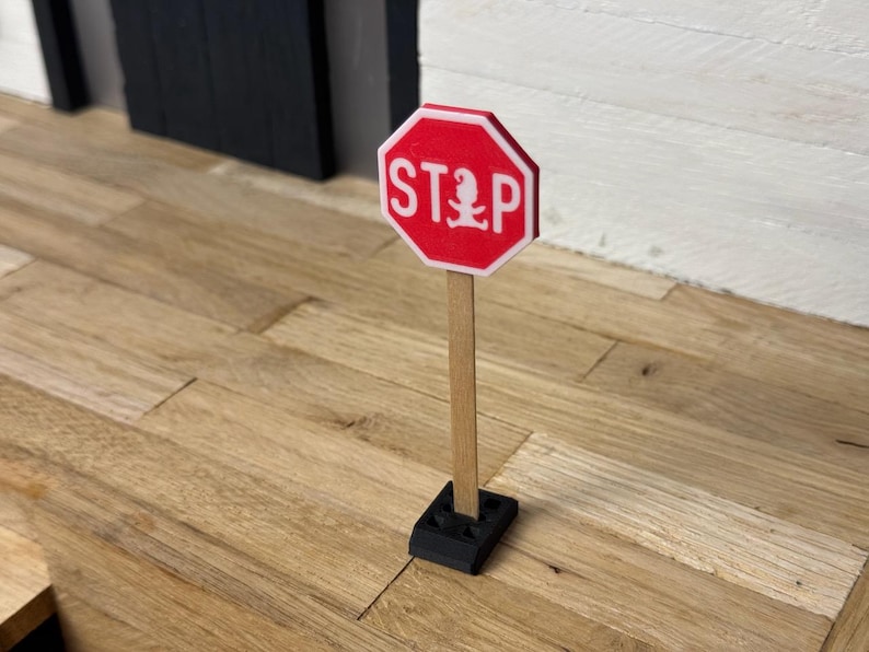 Gnome Construction Site (Guidepost, Stop Sign, Warning Sign, Pylons) - Gnome | Fairy | Decoration | Miniverse | Gnome Accessories 1 x Stopschild