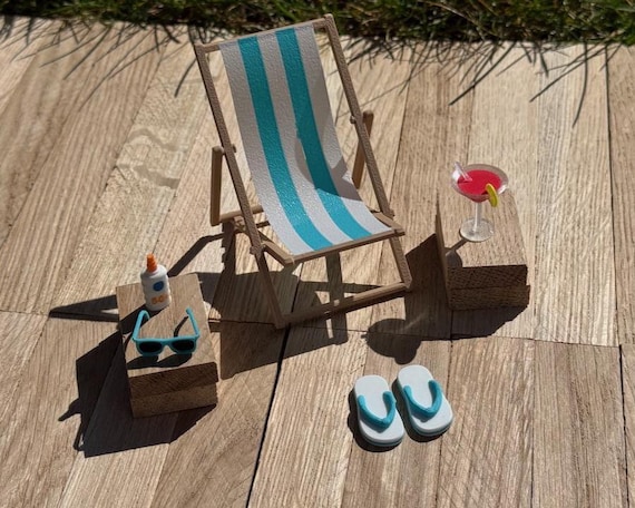 Wichtel Sommer Set | Liegestuhl, Cocktail, Sonnecreme, Sonnenbrille & Flip Flops | Puppenhaus Strand Dekoration | Wichtel Urlaub Zubehör