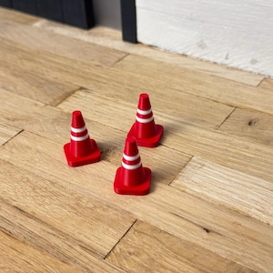 Gnome Construction Site (Guidepost, Stop Sign, Warning Sign, Pylons) - Gnome | Fairy | Decoration | Miniverse | Gnome Accessories 3 x Pylonen