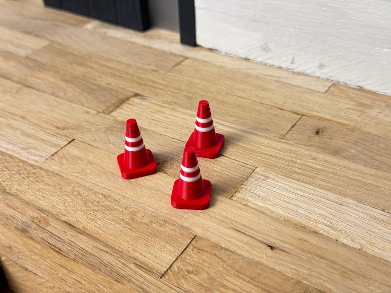 Gnome Construction Site (Guidepost, Stop Sign, Warning Sign, Pylons) - Gnome | Fairy | Decoration | Miniverse | Gnome Accessories 3 x Pylonen