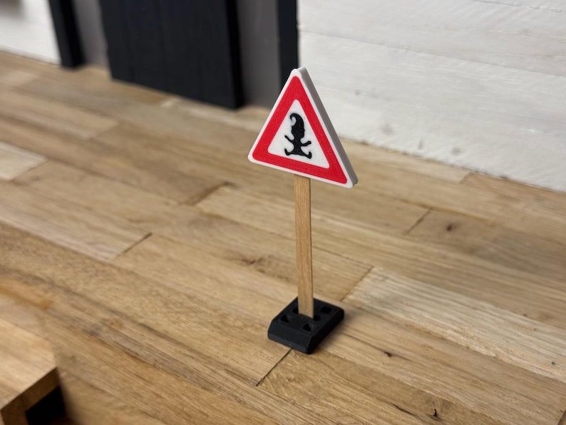 Gnome Construction Site (Guidepost, Stop Sign, Warning Sign, Pylons) - Gnome | Fairy | Decoration | Miniverse | Gnome Accessories 1 x Achtung Schild