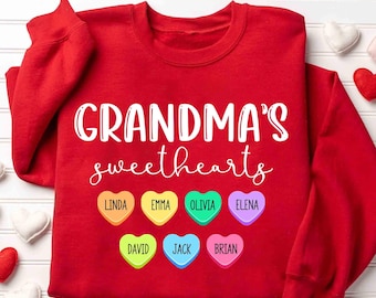 Camiseta personalizada con los nombres de los nietos para los pequeños tesoros de la niñera. Regalo perfecto para el Día de San Valentín para la abuela, Nana, Mimi, Gigi. Día de la Madre.