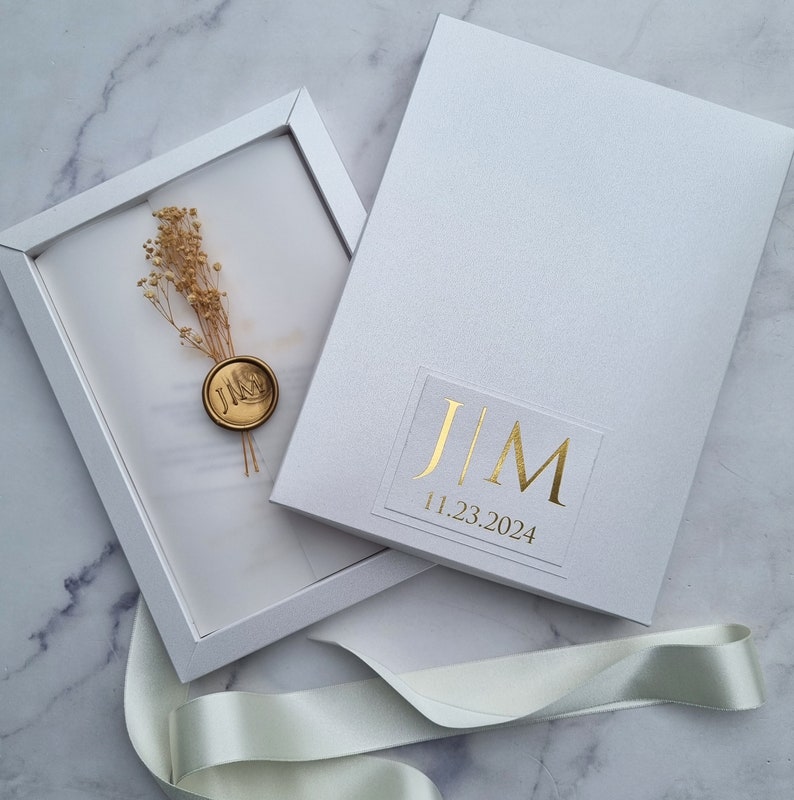 Luxury Wedding Invitation With Customizable White Pearl Box, Gold Foil