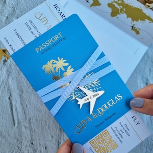 Salbeigrünes Hochzeitspass, Perlenhochzeitseinladung, Boarding Pass Einladung mit RSVP QR-Code, Zielhochzeit.