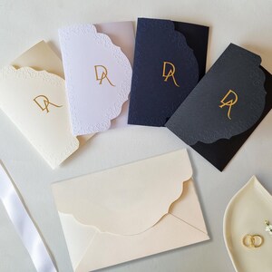 Busta per inviti stile vintage con tasca, colore carta personalizzato, embossing e stampa a caldo