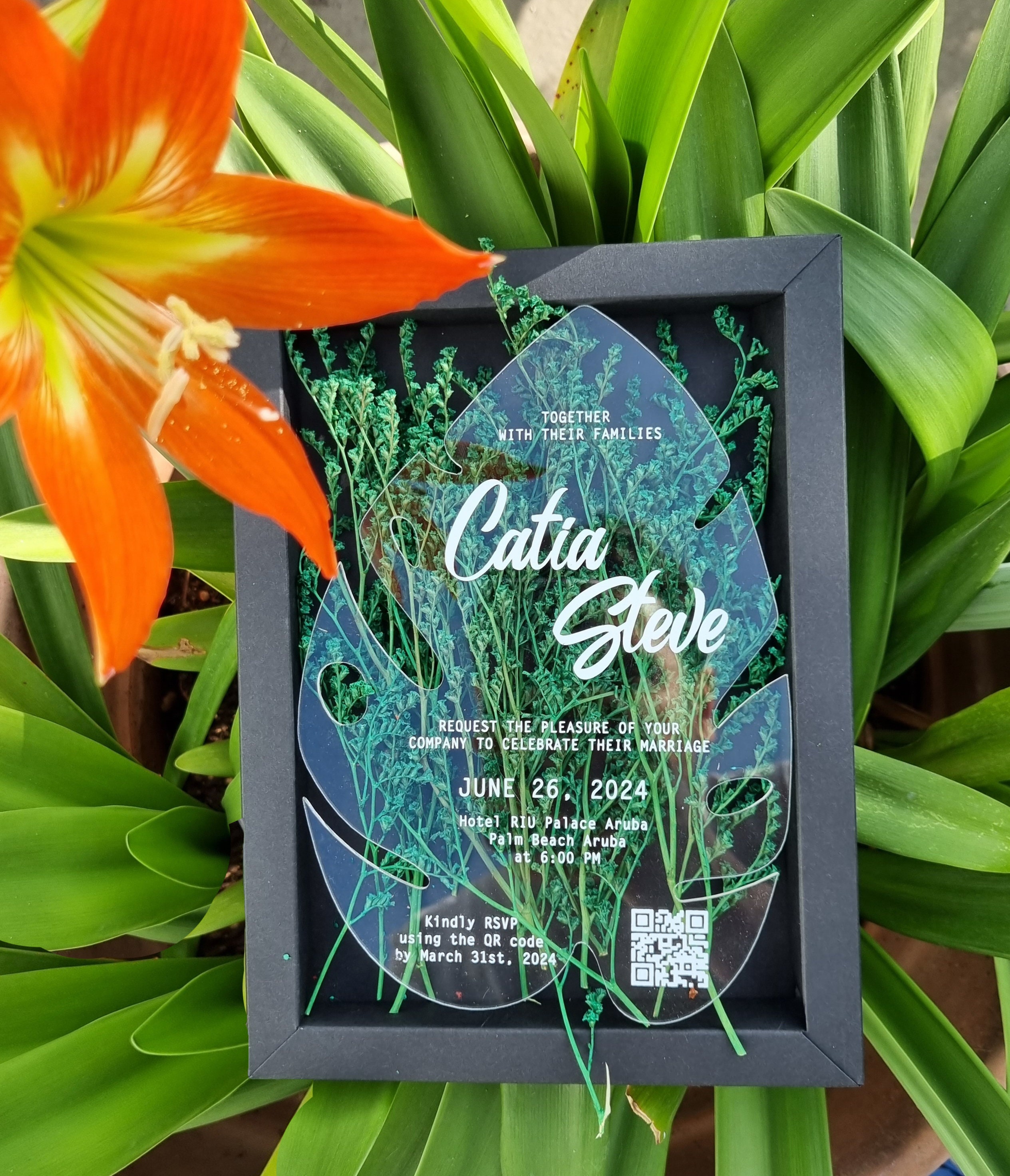 Personalized Luxury Tropical Leaf Wedding Invitation with Customizable Box,2mm Plexi Laser Cut Invitations,green foil print box with flowers