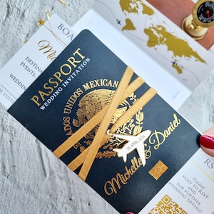 Convite de casamento com passaporte em ouro preto, convite de casamento em pérola, convite de cartão de embarque com código QR RSVP, casamento no destino