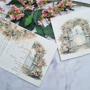 Luxuriöse Hardcover-Hochzeitseinladung - Buchstil mit Goldfolien-Druck und elegantem Türdesign auf Elfenbeinpapiert, Gartentür-Einladung