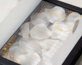 Luxuriöse Hochzeitseinladung mit anpassbarer Box, Einladungen aus Acryl mit Goldfoliendruck und schwarzer Box, mit künstlichen weißen Blütenblättern
