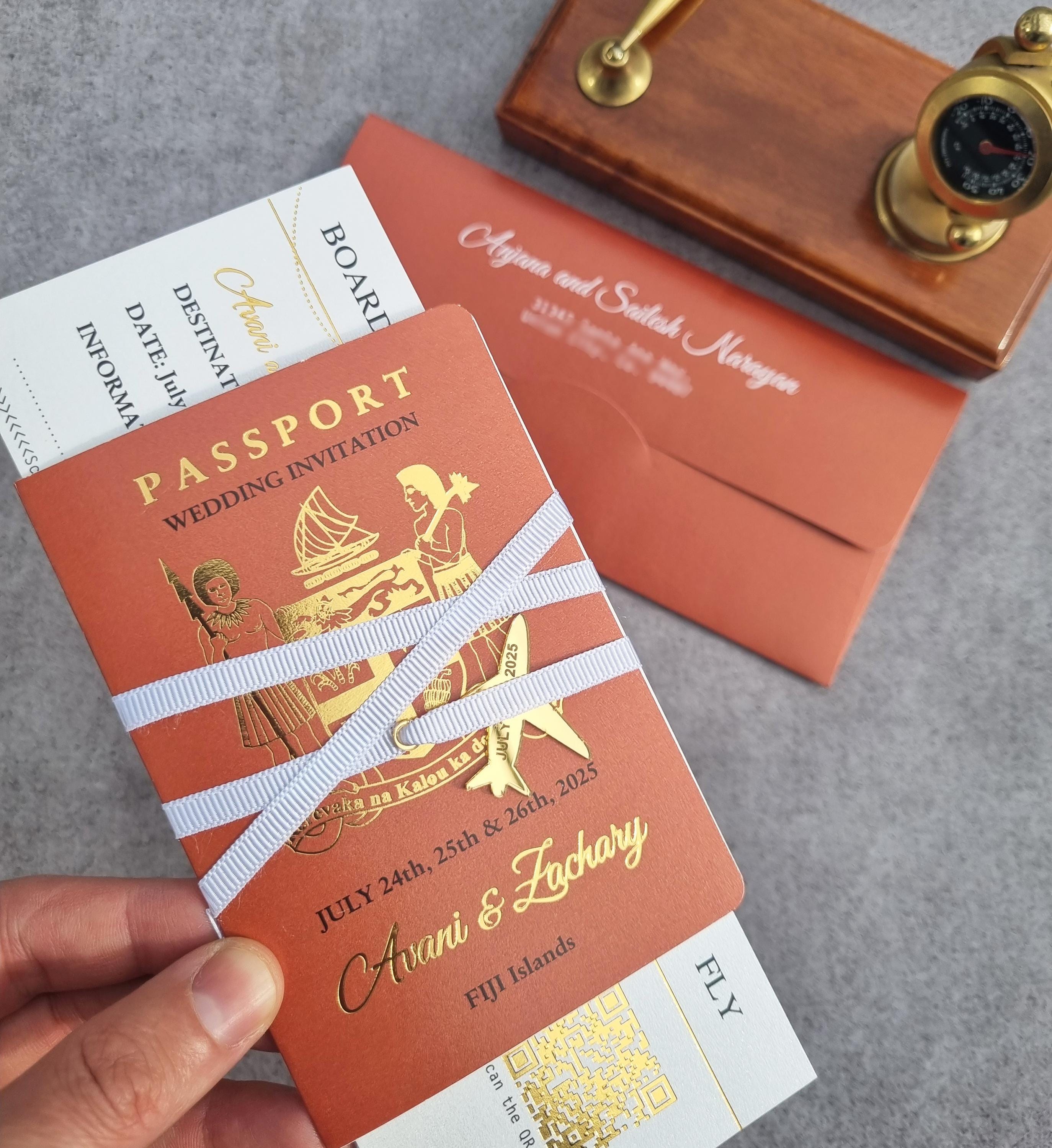Portapassaporto Floreale Con Stampe Dorate - In Similpelle, Paperchase, Regalo Perfetto