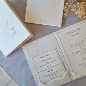 Convite de casamento de capa dura de marfim com cartão de Rsvp de bolso e detalhes, convite de marfim com impressão em folha de prata, relevo transparente, convite elegante