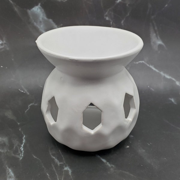 Wax Warmer - small, white, manual ceramic essential oil / fragrance oil / candle wax burner. For use with tea lights. Wax melter diamond cut