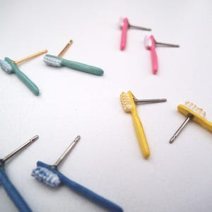 Kleine Zahnbürste Ohrstecker