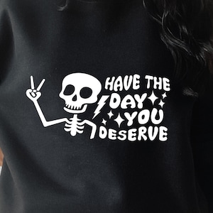 Que tengas el día que te mereces SVG, Signo de paz esqueleto svg, Karma divertido svg, Snarky svg, Esqueleto divertido svg