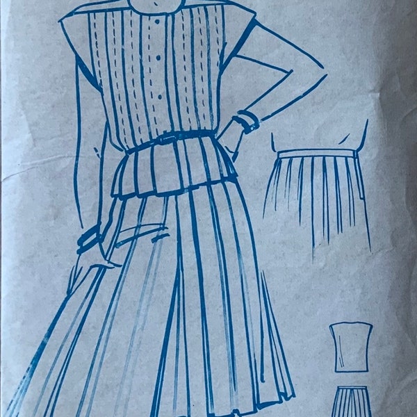 Mode et Travaux Français modèle de couture vintage des années 1970, jupe pantalon fendue haut et culotte plissée, modèle de mode Français vintage.