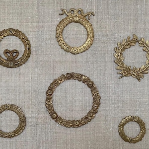 Corona y cinta de bronce fundido francés antiguo para decoración de muebles - Recuperación arquitectónica