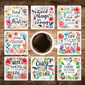 Könnte beinhalten: Set mit 10 bunten Untersetzern mit inspirierenden Zitaten und floralen Designs. Die Zitate beinhalten "Finde dich selbst und sei das", "Gute Dinge kommen", "Wachse durch das, was du durchmachst", "Heute wähle ich Freude", "Es ist ein guter Tag für einen guten Tag", "Arbeite hart, bleibe bescheiden, sei freundlich", "Jage deine Träume", und "Sei mutig, sei stark, sei furchtlos".