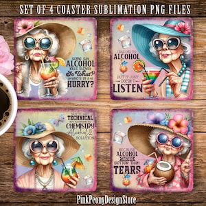 Puede incluir: Juego de cuatro posavasos cuadrados con ilustraciones de una anciana con gafas de sol y sombrero, sosteniendo cócteles. Cada posavasos tiene una cita diferente sobre el alcohol. Los posavasos son rosas, morados y marrones.