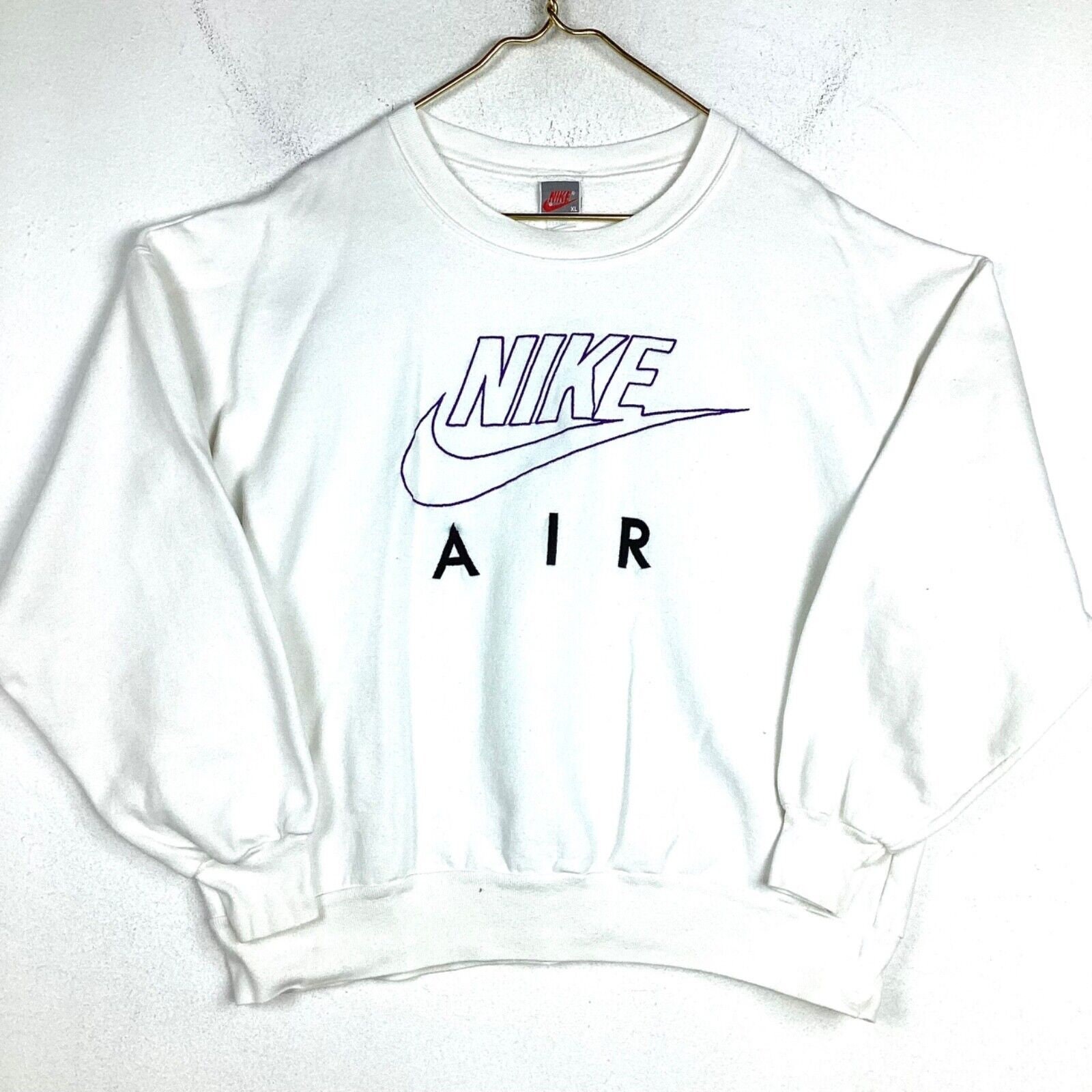 White vintage nike sweatshirt hotsell