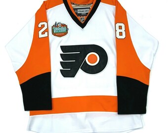 Reebok NHL Youth Philadelphia Flyers Claude Giroux #28 Player T-Shirt - Large (14-16)