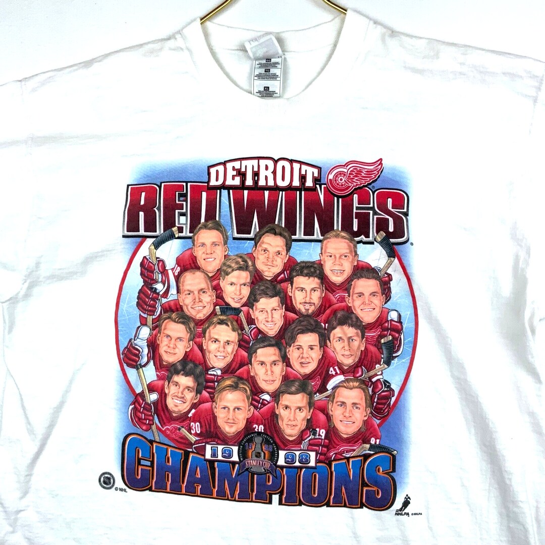 WhatevrzKlevrKlothz Vintage 1997 Detroit Red Wings Stanley Cup Champions Roster List Double-Sided T-Shirt Made in USA Large