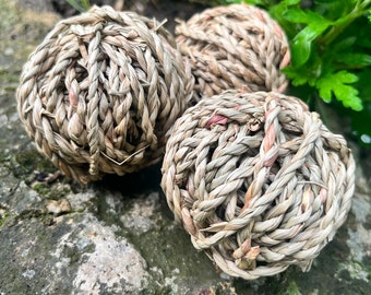 Sea Grass Ball for Rabbits, Natural and Organic Play Ball for Bunnies, Guinea Pigs, Rats, Hamsters, and other Small Animals