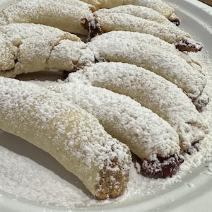 Hungarian Crescents (Kifli)