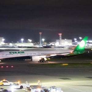 EVA Air 777-36N(ER) at LHR