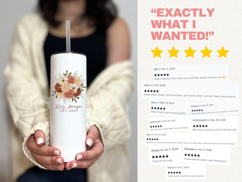 Puede incluir: Vaso blanco con un dise&ntilde;o floral en tonos melocot&oacute;n, marr&oacute;n y crema. El vaso tiene el texto "Mrs. Johnson EST. 2026". Una pajita est&aacute; insertada en la tapa. La imagen tambi&eacute;n incluye rese&ntilde;as de clientes.