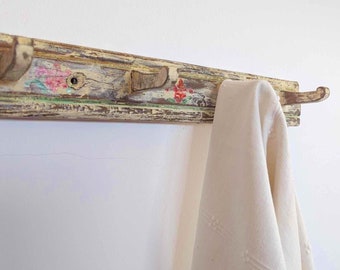 Handgeschilderde oude houten hanger / rek / Vintage houten hanger / Kleerhanger / Entree decor / Shabby chic Cottage decor / Rustieke entree