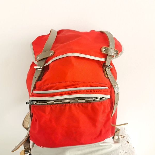 Vintage backpack Rucksack with metallic support skeleton for the back /  leather / Excellent condition/ Hikking bag / Sac à dos