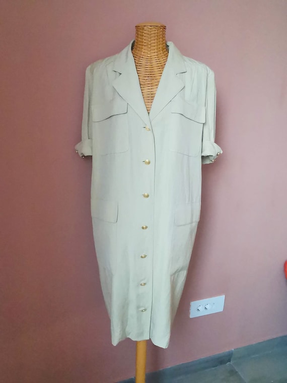 Linen vintage Dress with golden buttons and oversi