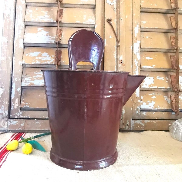 Brown enamelled bucket with wooden / water / milk pail / garden decoration / kitchen decoration / enamelled bucket / Cottage kitchen/farm