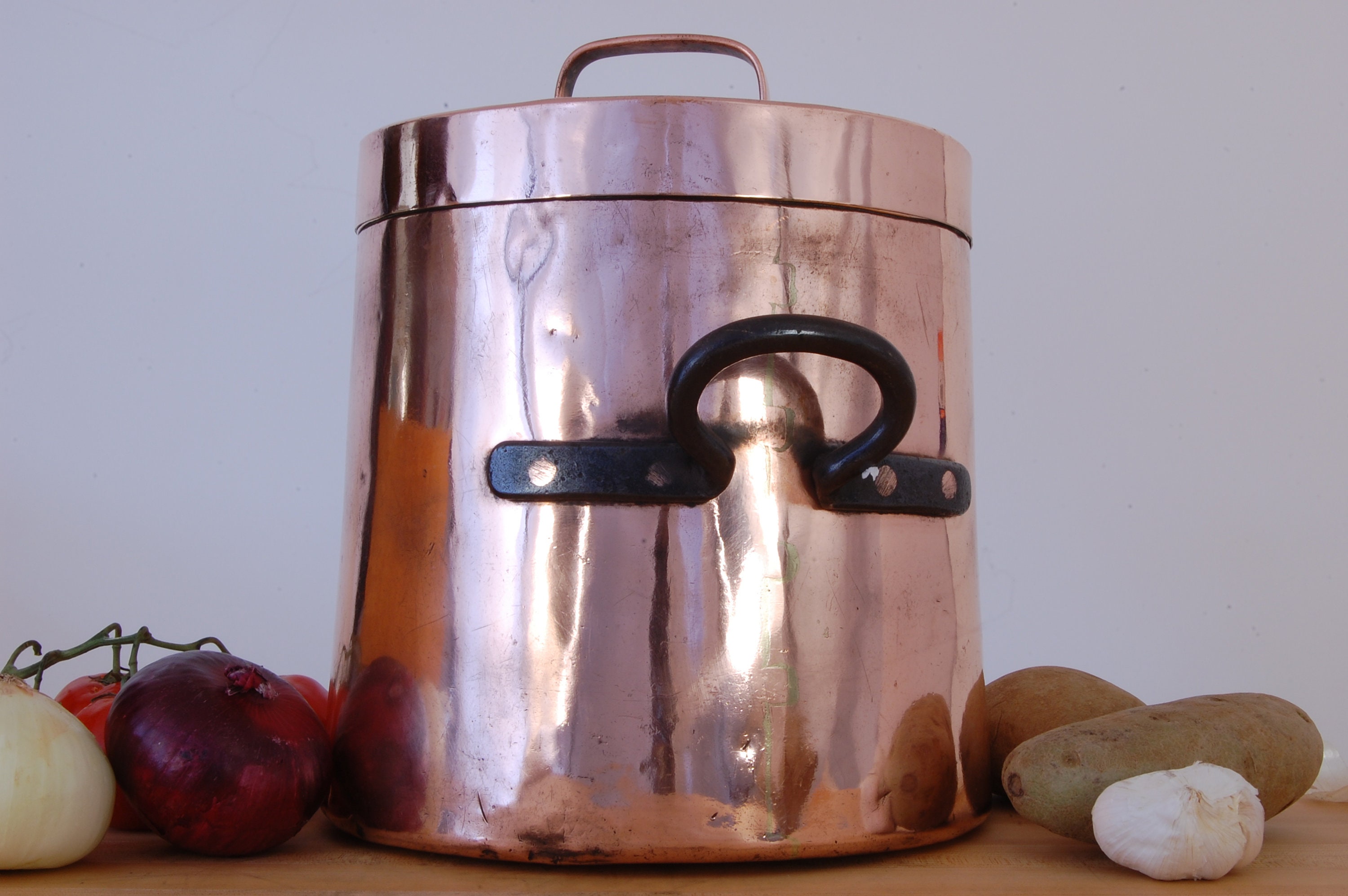 Antique Copper Stock Pot: Timeless Elegance in Cooking
