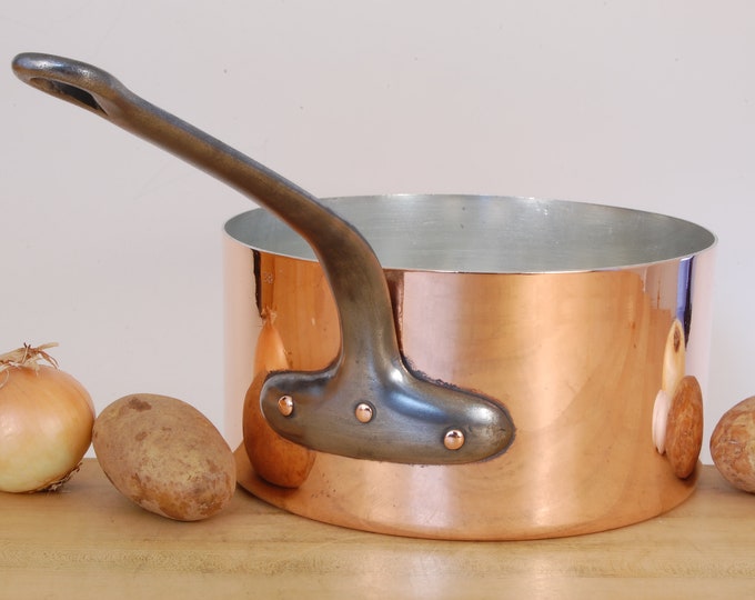 11" Saucepan 2.1mm. RETINNED and ready to use in your kitchen.  7lb 15oz.  2.1mm. We sell vintage and antique copper cookware.