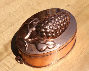 Vintage Copper Grape Gelatin Mold: Holiday Kitchen Decor