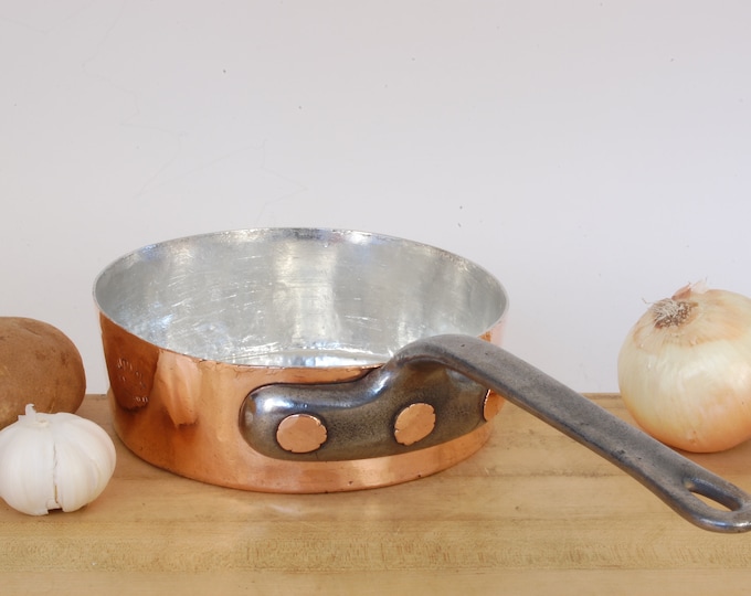 Mutual NY 7-3/8" Saucepan. 3lb 1oz.  RETINNED and ready to use in your kitchen. We sell vintage and antique copper cookware.