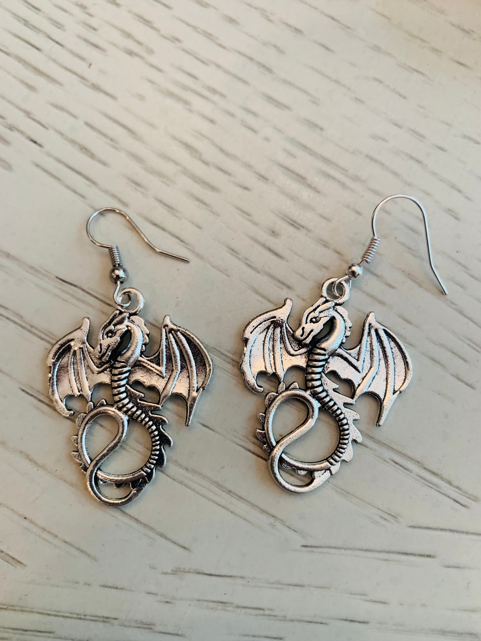 Boucles d'Oreilles Dragon Colère main image 1