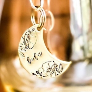 Dierenlabel bloemen maan | Gratis telefoonnummer | Handgemaakt | Massief messing | Meisjeshond | Luna | Kattenidentificatielabel | Cadeaus voor huisdieren | Beveiligingstag | Sleutelhanger huisdier