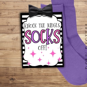 Knock the Judges SOCKS Off Geschenkanhänger | Gymnastik, Tanz, Jubeln, Performer Geschenk | Digitaler Download