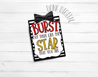 Może przedstawiać: Czarno-biały znak do wydrukowania z czarną muszką u góry. Znak głosi "BURST OUT THERE LIKE THE STAR THAT YOU ARE".