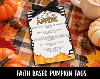 Könnte beinhalten: Ein rechteckiges Papieretikett mit schwarz-weiß gestreiftem Rand, einer schwarzen Schleife oben und orangefarbenen Kürbisillustrationen unten. Der Text lautet: We are all like pumpkins, God picks you from the patch, and brings you in, John 15:16.