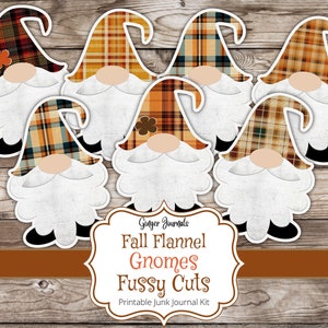 Può includere: Sette sagome di gnomi stampabili con motivi in flanella autunnale in arancione, marrone e rosso. Gli gnomi hanno barbe bianche e scarpe nere. Il testo "Fall Flannel Gnomes Fussy Cuts Printable Junk Journal Kit" è in fondo all'immagine.