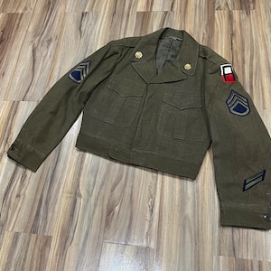 38R Vintage 50s 60s US Army Military Cropped Battle Dress Wool Ike Jacket w/ Patches 40s WW2 Korea Green