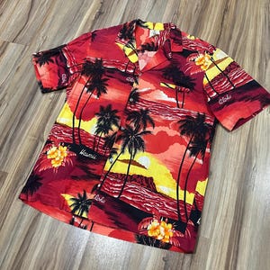 Large Vintage 70s Royal Creations Hawaiian Sunset Beach Tourist Retro Button Up Shirt USA Made