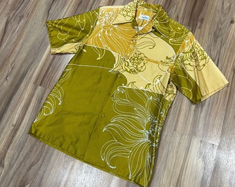 Small/ Medium Vintage 60s 70s Loop Collar Hawaiian Shirt Andrade Honolulu
