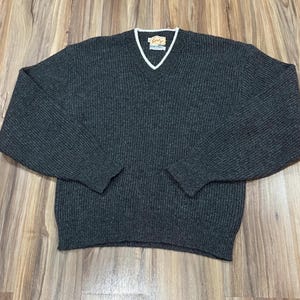 Medium Vintage Ribbed Wool Blend Pullover V Neck Sweater Grey/ White by Sarby Preppy