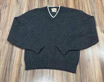 Medium Vintage Ribbed Wool Blend Pullover V Neck Sweater Grey/ White by Sarby Preppy