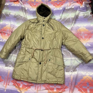 Size 42 Vintage 70s Field and Stream Belted & Hooded Down-Filled Beige Jacket USA Made